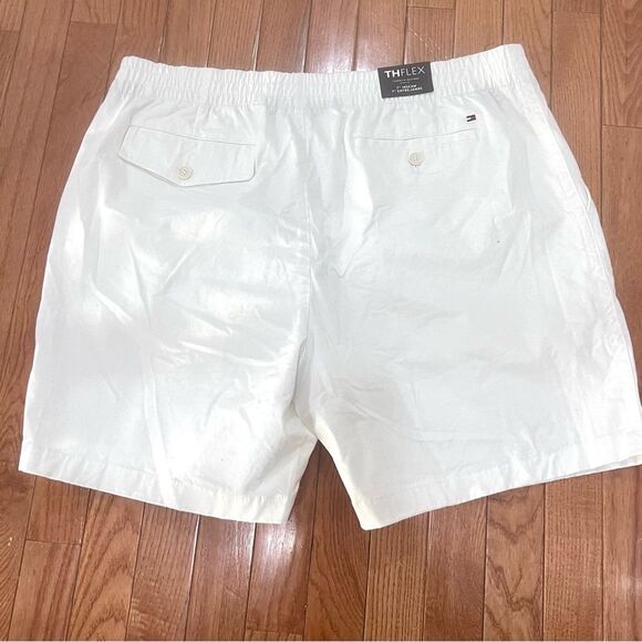 Tommy Hilfiger TH Flex white 7” inseam shorts size XL NWT - Picture 3 of 5